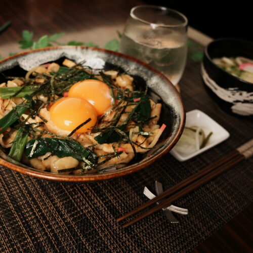 旨辛・鶏皮丼